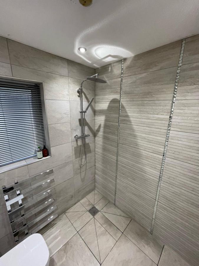 Riverside 2 Bedroom Townhouse With Car Charger Abergavenny Bagian luar foto