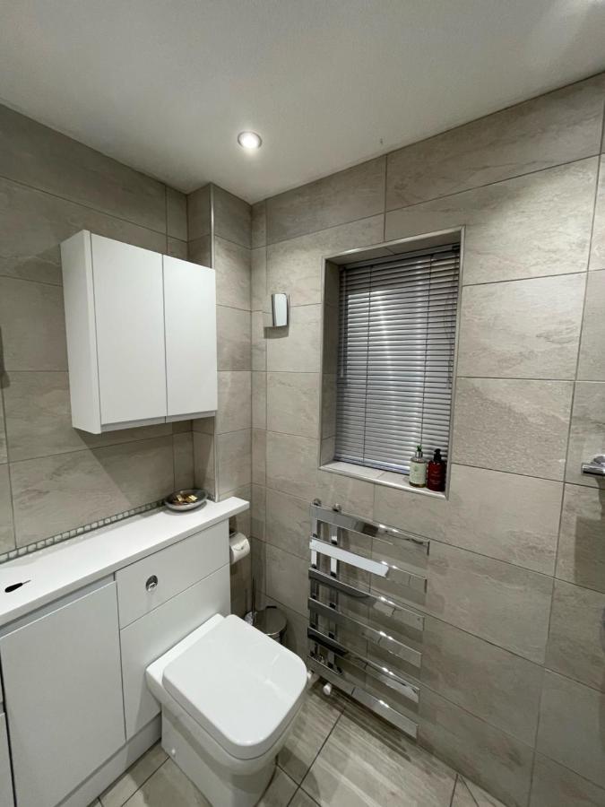Riverside 2 Bedroom Townhouse With Car Charger Abergavenny Bagian luar foto