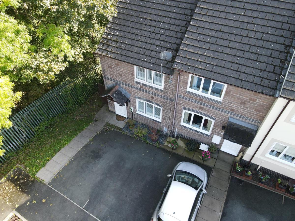 Riverside 2 Bedroom Townhouse With Car Charger Abergavenny Bagian luar foto