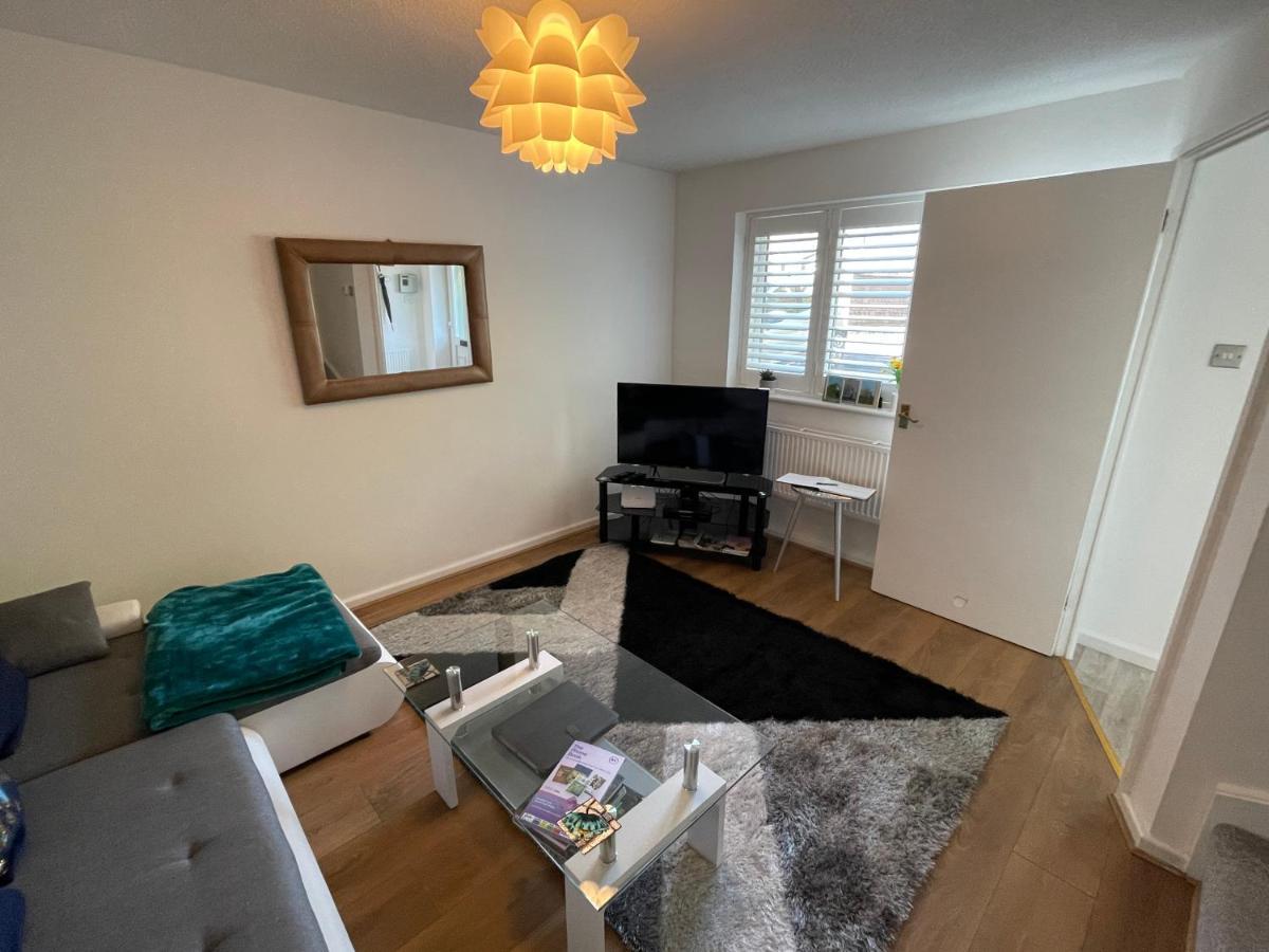 Riverside 2 Bedroom Townhouse With Car Charger Abergavenny Bagian luar foto