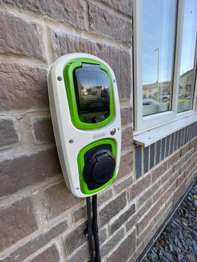 Riverside 2 Bedroom Townhouse With Car Charger Abergavenny Bagian luar foto
